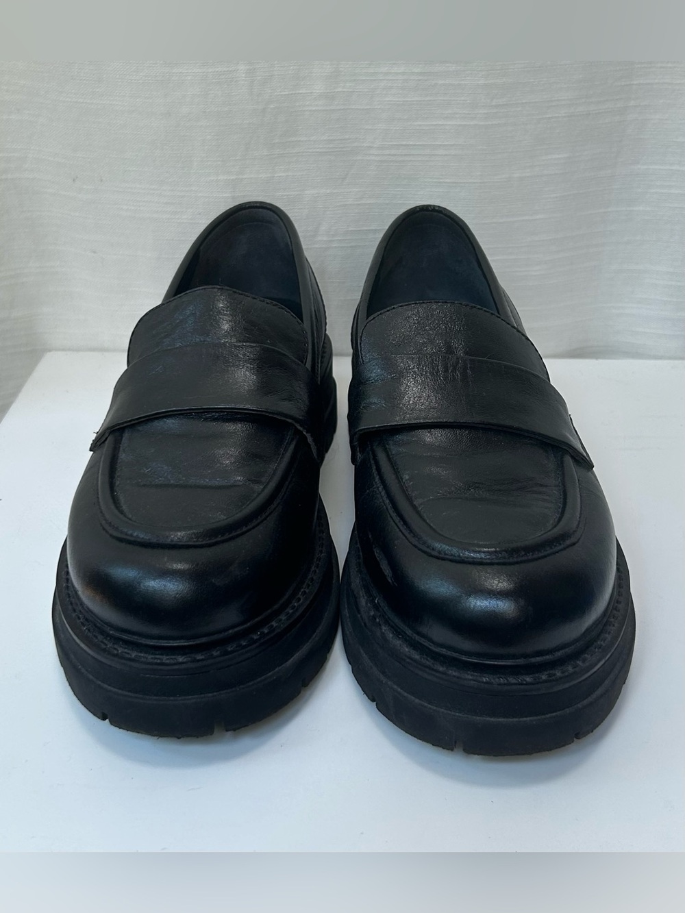 Vince Camuto Black Leather Classic Preppy Neitral Penny Loafers